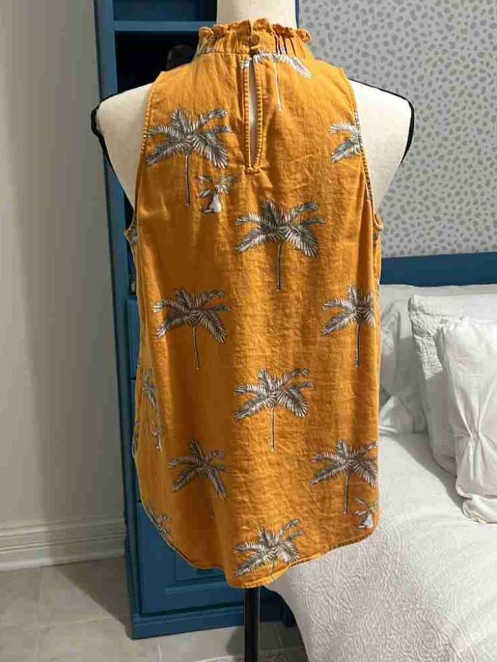Ann Taylor Palm Tree Linen blend Ruffle Collar Shell Size small - Picture 3 of 3